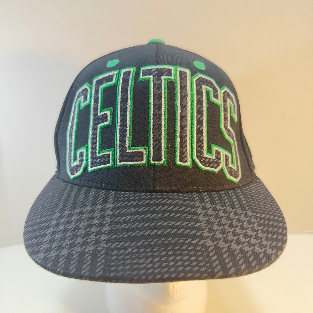 Boston Celtics Adidas Hat 6 7/8-7 1/4 Black Green NBA 210 Fitted Cap